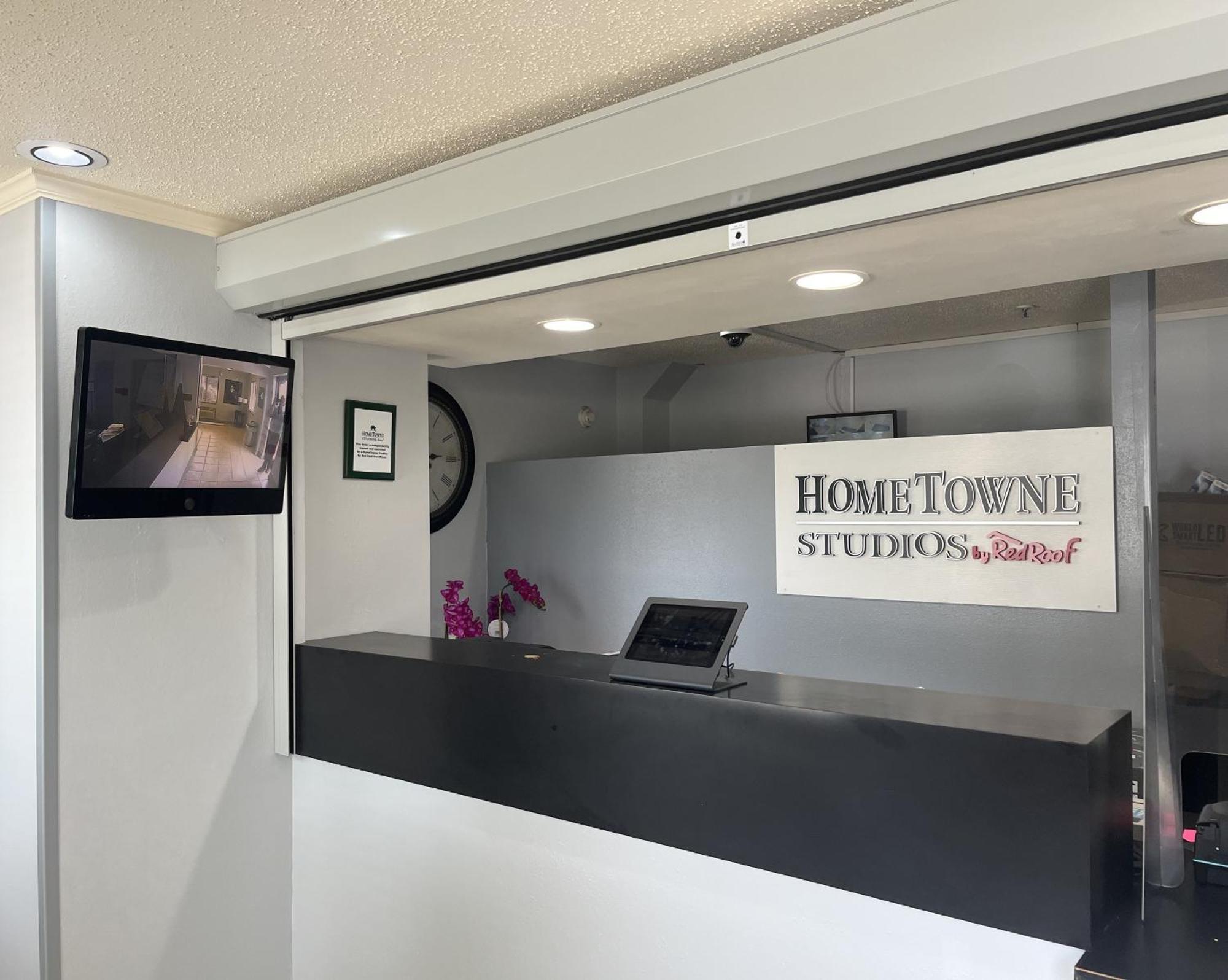 Hometowne Studios And Suites By Red Roof Greensboro Zewnętrze zdjęcie