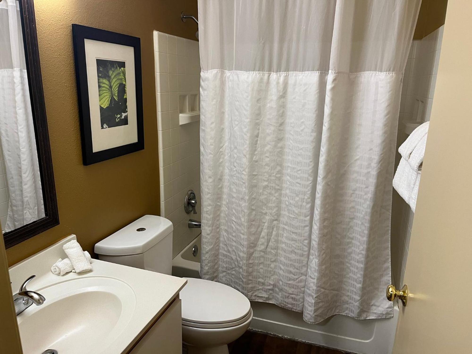 Hometowne Studios And Suites By Red Roof Greensboro Zewnętrze zdjęcie