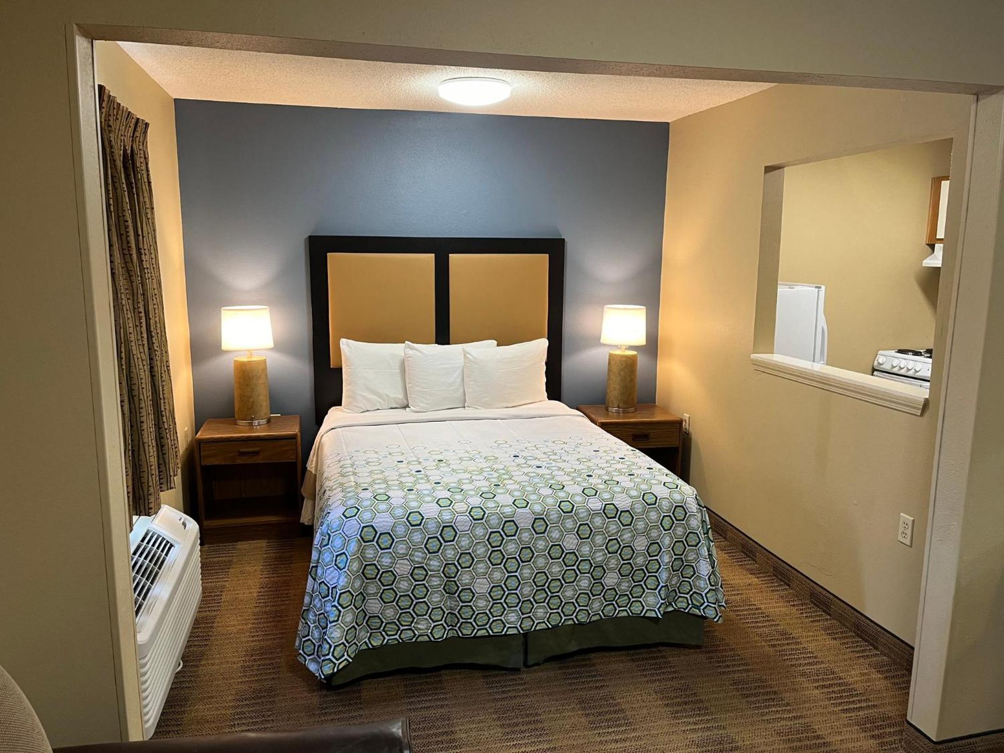 Hometowne Studios And Suites By Red Roof Greensboro Zewnętrze zdjęcie