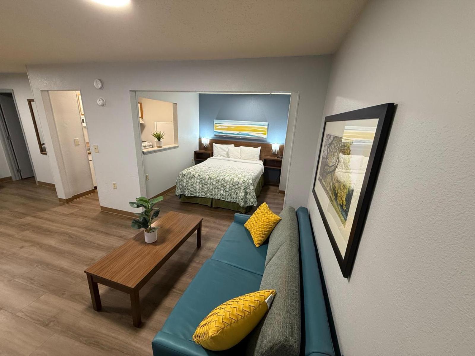 Hometowne Studios And Suites By Red Roof Greensboro Zewnętrze zdjęcie