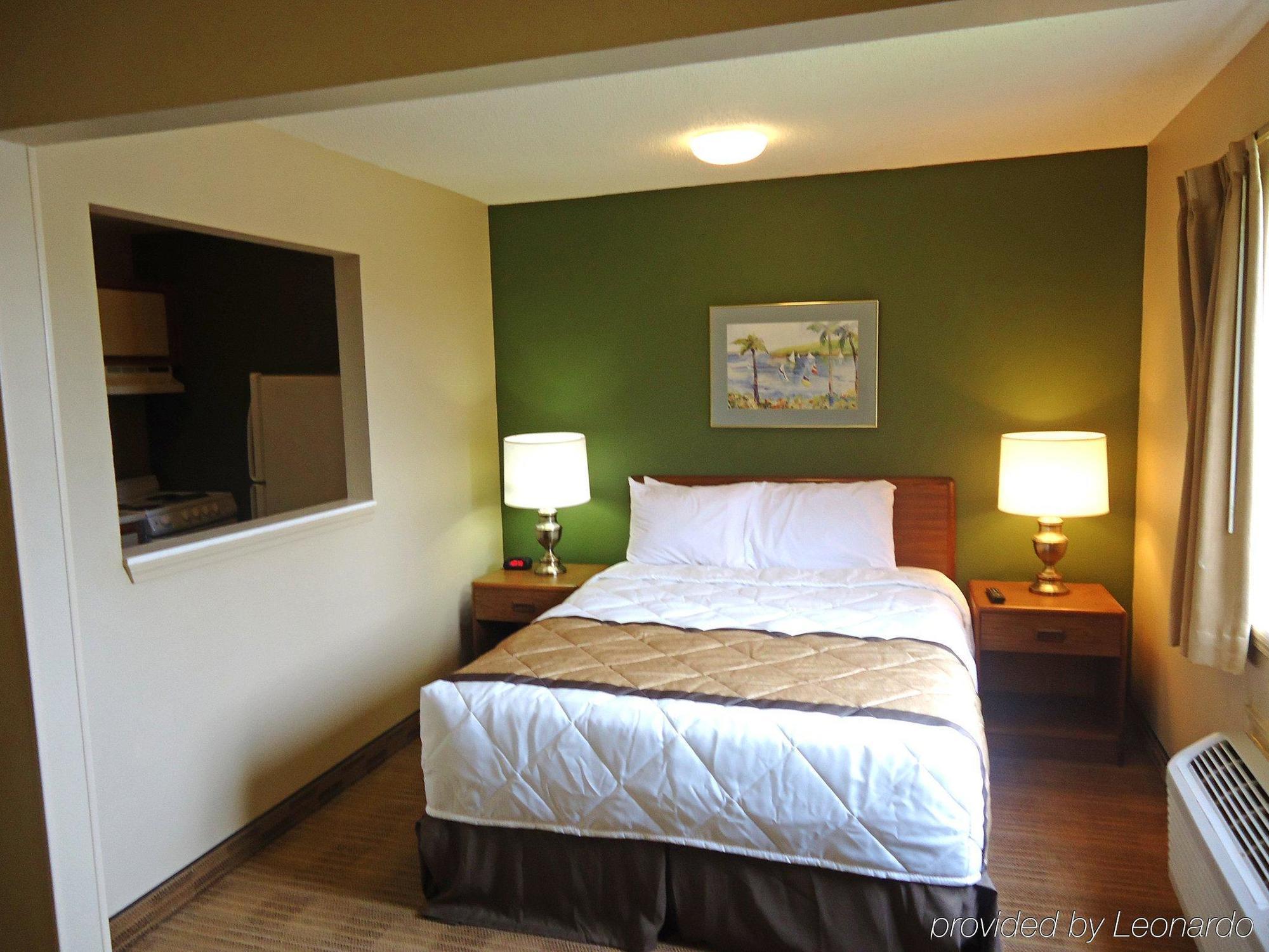 Hometowne Studios And Suites By Red Roof Greensboro Zewnętrze zdjęcie