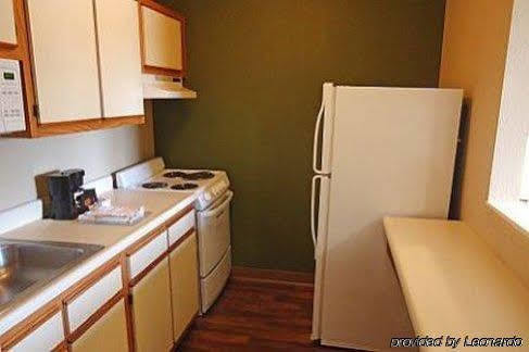 Hometowne Studios And Suites By Red Roof Greensboro Zewnętrze zdjęcie